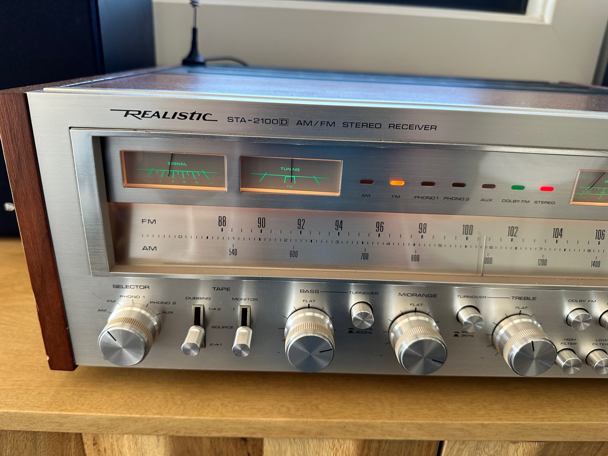 Picture of a vintage Realistic STA-2100D receiver