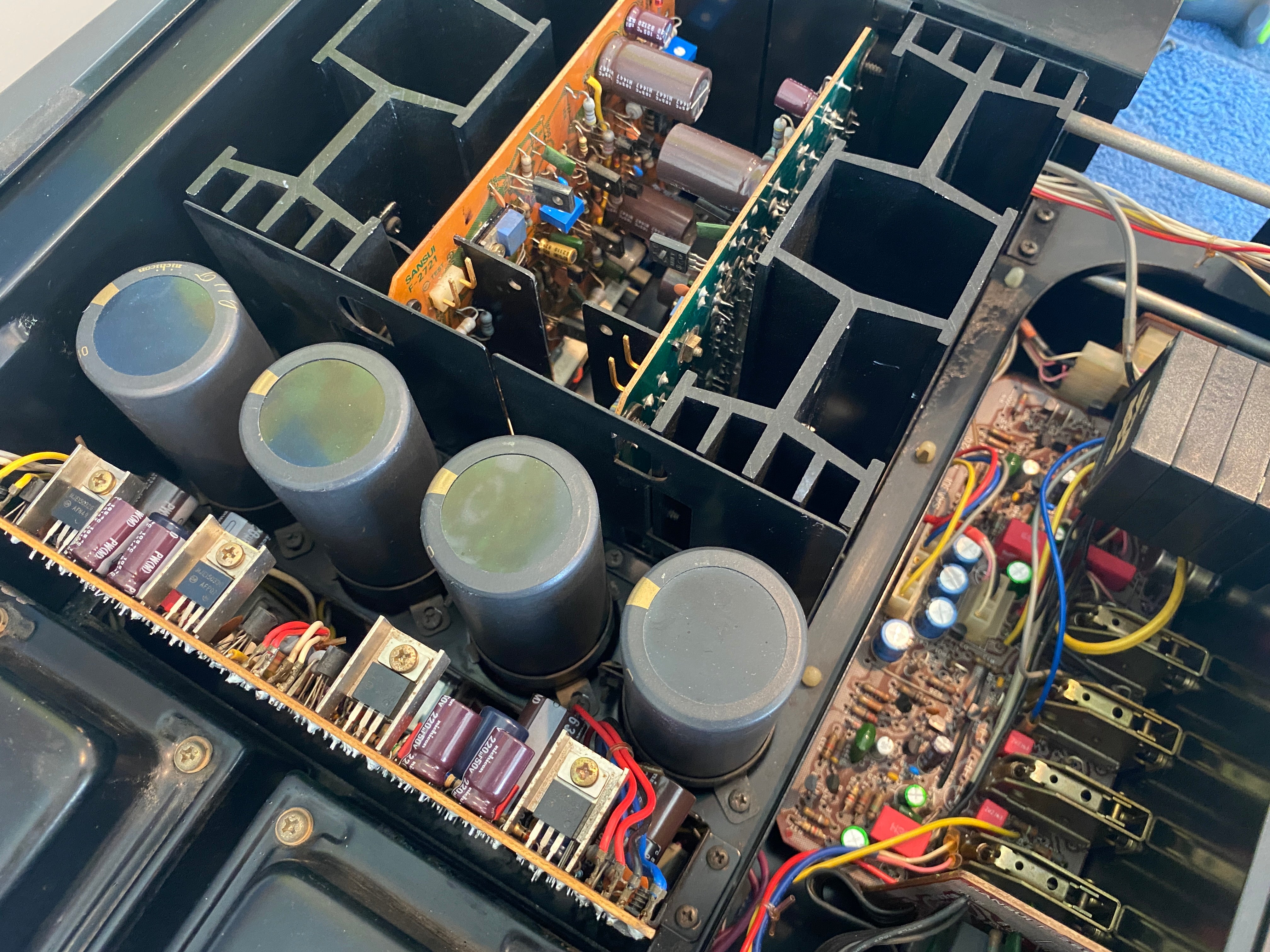 Picture of the inside of a restored Sansui AU-717 integrated amplifier